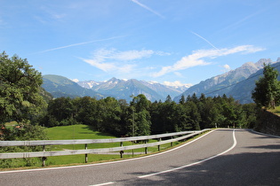 Blick auf die Urner Alpen mit dem Blattenstock im Vordergrund, links davon das Gadmertal, rechts davon das Haslital