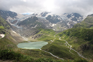 auf 2060 m ü. M., Blick auf Steingletscher, Steinsee, Steinwasser und Steilimigletscher