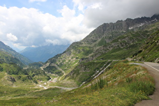 auf 2060 m ü. M., Blick über Steingletscher (BE) talabwärts …