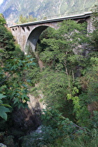 Brücke der Gotthardbahn über die Meienreuss …