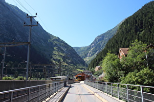 Brücke über die Göschener Reuss, Blick zum Bahnhof