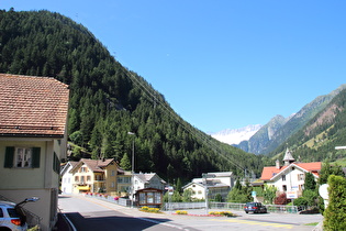 Brücke der Gotthardstrasse über die Göschener Reuss, Blick zu den höchsten Bergen der Urner Alpen