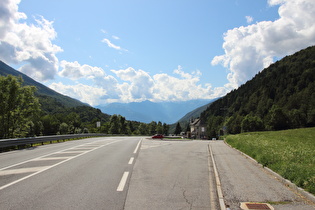westlich von Druogno, Blick talabwärts nach Westen, am Horizont die Walliser Alpen