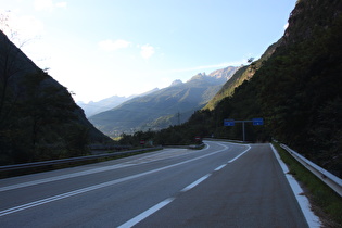Abfahrt "Varzo sud" von der "Strada statale 33 del Sempione", Blick auf Varzo