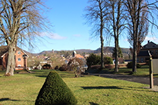 Blick über Stadtoldendorf auf die Homburger Berge