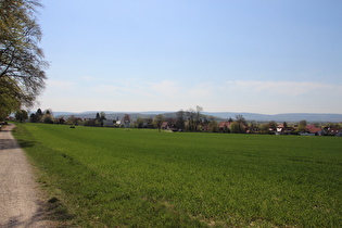 Blick über Everloh auf Gehrdener Berg und Deister am Horizont