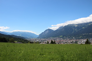 … Blick über Innsbruck nach Westen, …