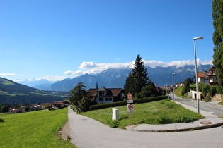 … und Blick über Patsch auf die Südflanke des Karwendel