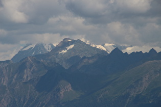 Zoom in die Zillertaler Alpen Richtung Hochfeiler