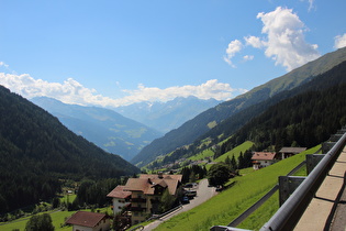 … und Blick über Walten zu den Ötztaler Alpen