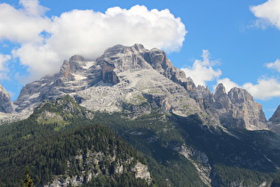 Zoom auf v. l. n. r. Cima Brenta, Cima Madron, Campanile Alto, Torre di Brenta und Brenta Alta