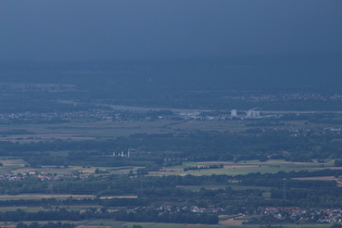 Zoom auf den Rhein und aufziehenden Regen