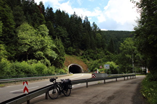 … und Blick talabwärts zum Südportal des Zuckerhut-Tunnels