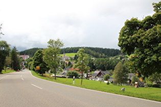 oberhalb von Schönwald, Blick auf Schönwald …