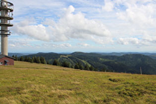 … und Blick nach Süden, etwa in Bildmitte das Herzogenhorn