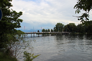 Blick auf die Straßenbrücke über den Kleinen See zwischen Lindau und Lindau-Insel