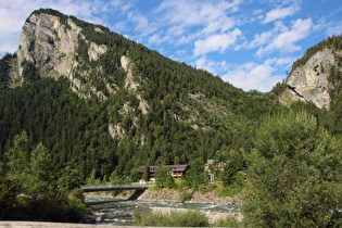 … und Blick flussabwärts zu dessen Mündung in die Bregenzer Ach