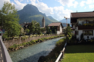 der Lech in Lech, Blick flussaufwärts zum Omeshorn …