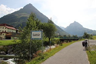 Blick über Trisanna und Galtür auf Gorfenspitze, Vallüla und Ballunspitze