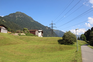 zwischen Gortipohl und St. Gallenkirch, Blick talaufwärts zum Grappeskopf …