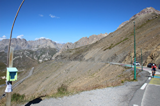 Blick von der Passhöhe auf den obersten Teil der Nordrampe